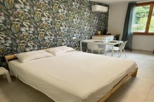 The Green Nest - pool & garden 5 minutes from Garda Apartments, Costermano