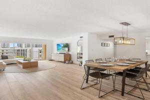 2BR-2BA with Pool Gym Beach Marbella Tower Apartments, Sunny Isles Beach