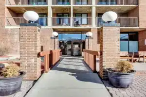 2-Storey Condo in The Fortress with Pool, Gym, WiFi, Parking Apartments, Calgary