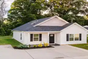 Uptown 3BR | Hot Tub + Fire Pit Guest house, Charlotte