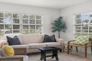 NEW Bayside Breeze - Charming Apt Near Bayshore Guest house, Tampa