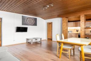 Alpine Escape with Maiskogel View Apartments, Kaprun
