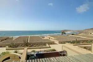 Casa Medano 33 by Rentmedano, 2 bedroomed beach front property with parking, El Medano