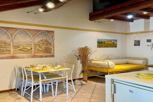 Il Girasole Apartments, Mandello