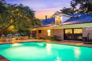 Sophie's Gasthaus - Luxury Boutique Hotel in Downtown, New Braunfels