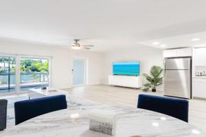 Waterfront Retreat Views, Pool, Hot Tub, Gym Walk to Beach & Boca Resort!, Boca Raton