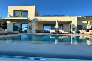 Thalassa Haven Lourdas Villa, Lourdhata