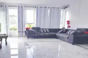 Family Perfect - Lovely New 2-Bedroom Apartment, Quatre Bornes