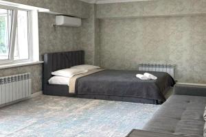 Prostornaya odnokomnatnaya u metro Bauyrzhana Momyshuly Apartments, Almaty