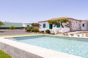 Home2Book Rural House with Private Pool & BBQ, La Laguna