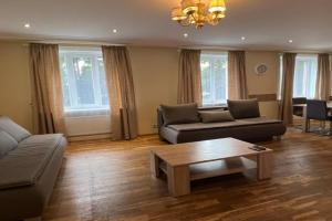 Riverside Embassy apartment Huge with free parking, Riga