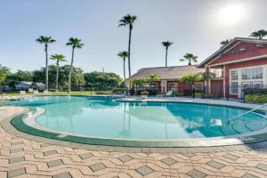 Villa Velera Your Modern Disney Escape and other theme parks Pool, Fast WiFi & Free Parking, great for long stays, Kissimmee