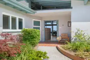 Surfers Paradise Villa, Santa Barbara