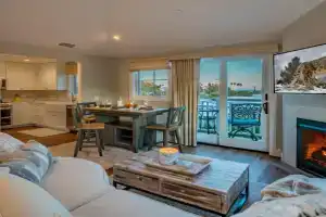 Tropical Retreat South by Paradise Retreats Villa, Santa Barbara
