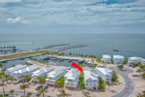 Emerald Tides - Luxury Oceanfront Home, Private Pool, 30' Dock Guest house, Marathon