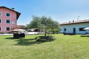 Cozy Home In With Wifi Guest house, Udine