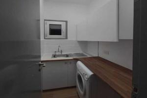 A separate room with a shared bathroom and 50 meters from the sea, Zygi