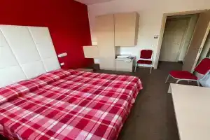 Red House - Borgo Lago, Marta