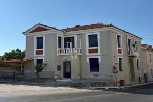Γαλάζιο Παράθυρο Azure Window Apartments, Mytilini