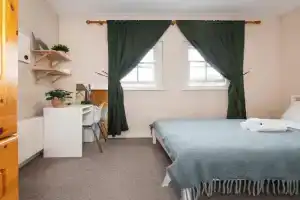 Compact Ensuite Room Near Stephen's Green,, Dublin