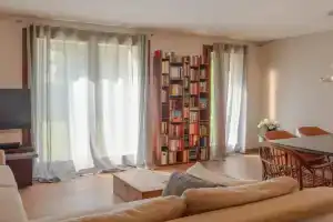 Charming Garden Hideaway in by Rent All Apartments, Como