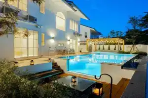 Whitewood Luxury 5BR Pool Villa for Groups, Chiang Mai City