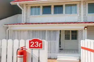 Cottage White House, Chornomorske