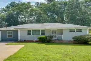 Inviting Home with Backyard 8 Mi to Dtwn! Guest house, Atlanta