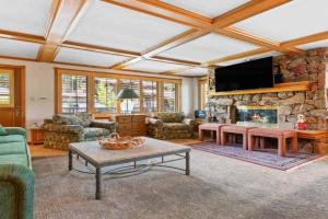 Lodge Tower 599 Two Bedroom Residence, Vail