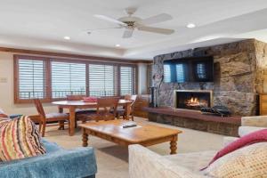 Lodge Tower 686 Two Bedroom Residence, Vail