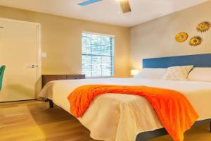 Boulevard Stays Cozy Suite Access to Pool Gym & Parking Apartments, Arlington