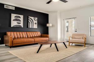 Boulevard Stays Quiet Modern 2BR Pickleball Pool Parking Gym 03 Apartments, Chandler