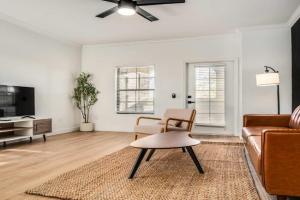 Boulevard Stays Quiet Modern 2BR Pickleball Pool Parking Gym 06 Apartments, Chandler