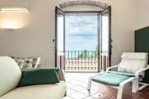 GuestHost - Love and Light in, Taormina