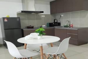 Alinea suites service near by shah alam, Petaling Jaya
