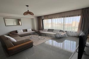 2BR Haut Standing Avec Piscine Face Hôtel Movenpick, Sousse