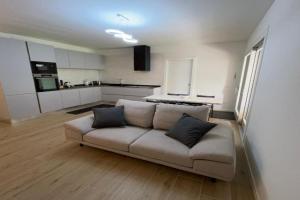 Luxury 3BR Apartment Charming Center Living, Verona