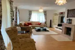 Garden home with pool access Villa, Karlovy Vary