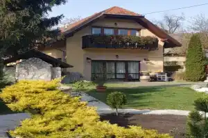 LeVadászLak Apartments, Szekszard