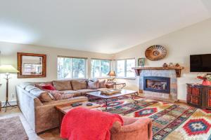 Walk to Ski Shuttle Dtwn Gem with Fireplace! Guest house, Frisco