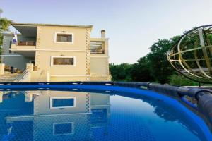Atlas Mansion-4 Bedroom Home, Gouvia