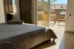 Sunflight Apt 01B One Bedroom Apt, Livadhia