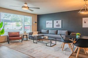 The Luxe Lookout Balcony Pool Sleeps 4 Apartments, Phoenix