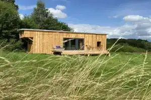 Charming Tiny House in the meadow, Pobiedna