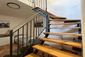 Appartamento La Rosa - Relax e comfort nel centro storico Apartments, Foligno