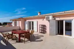 BonVie Apartments in Center B1, Novaglia