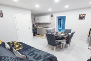 Dimora dello Stretto Intero Appartamento 4 posti Self Check-in Cucina Lavatrice Vicino Policlinico Apartments, Messina