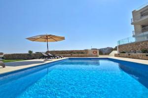 Gozo Getaway - Large Pool Apartment, 10 mins to Square, Xaghra
