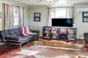 3 Mi to Old Town, Fenced Yard ABQ Abode! Guest house, Albuquerque