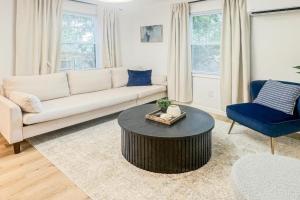 1 BR Fire Pit BBQ Retreat Guest house, Evansville